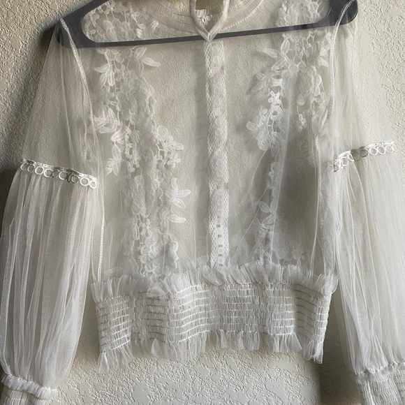 The Way See-through White Mesh Flower Applique Lantern Sleeves Lace Blouse OS - Picture 9 of 13